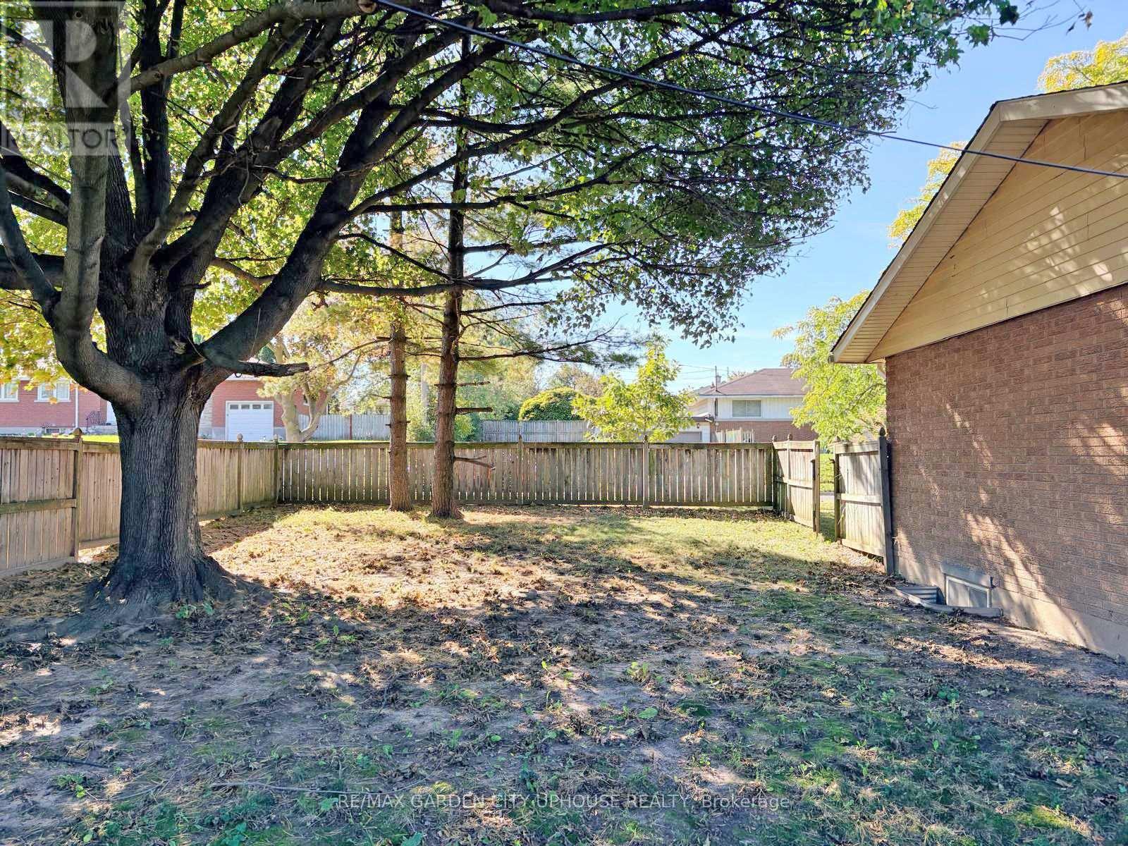 2 Treeview Place Property Photo 17