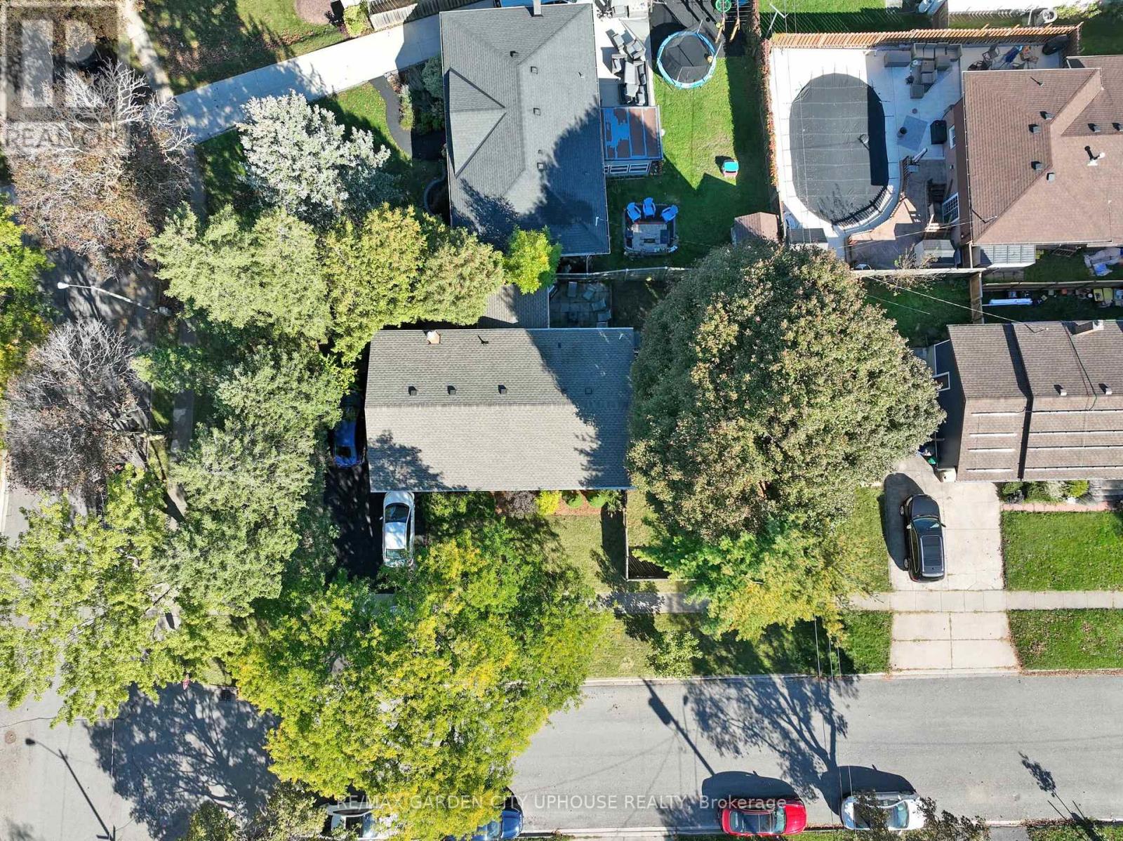 2 Treeview Place Property Photo 18