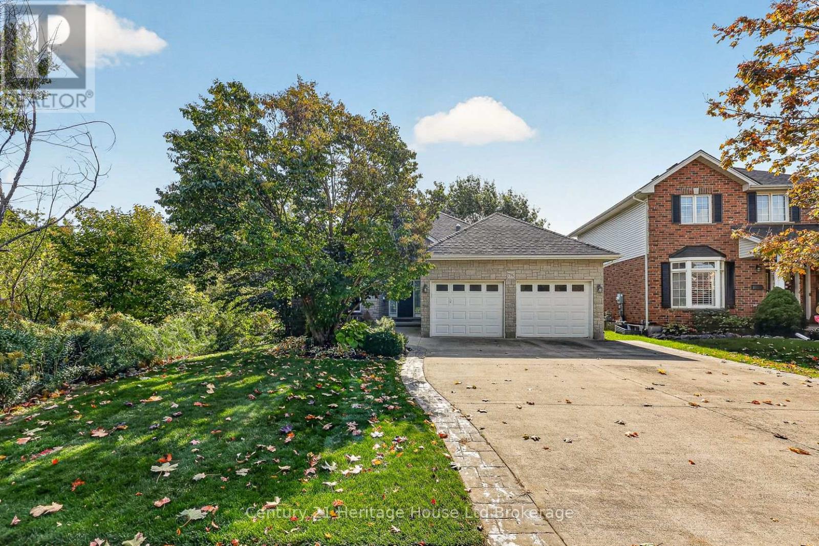 796 Springbank Avenue N Property Photo 7