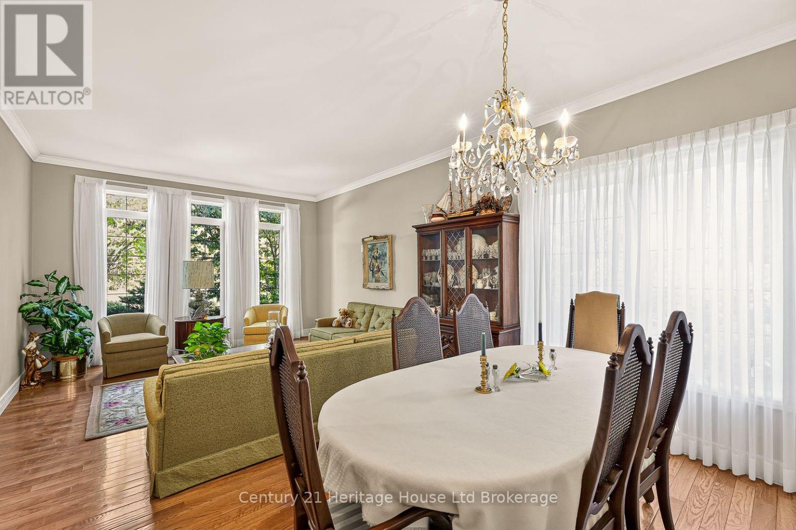 796 Springbank Avenue N Property Photo 11