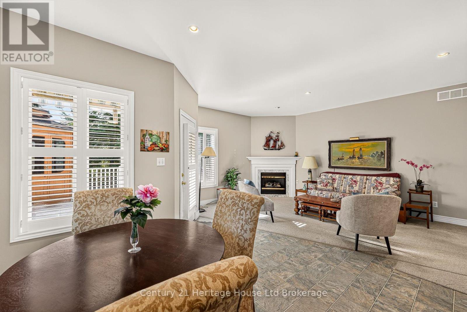 796 Springbank Avenue N Property Photo 18