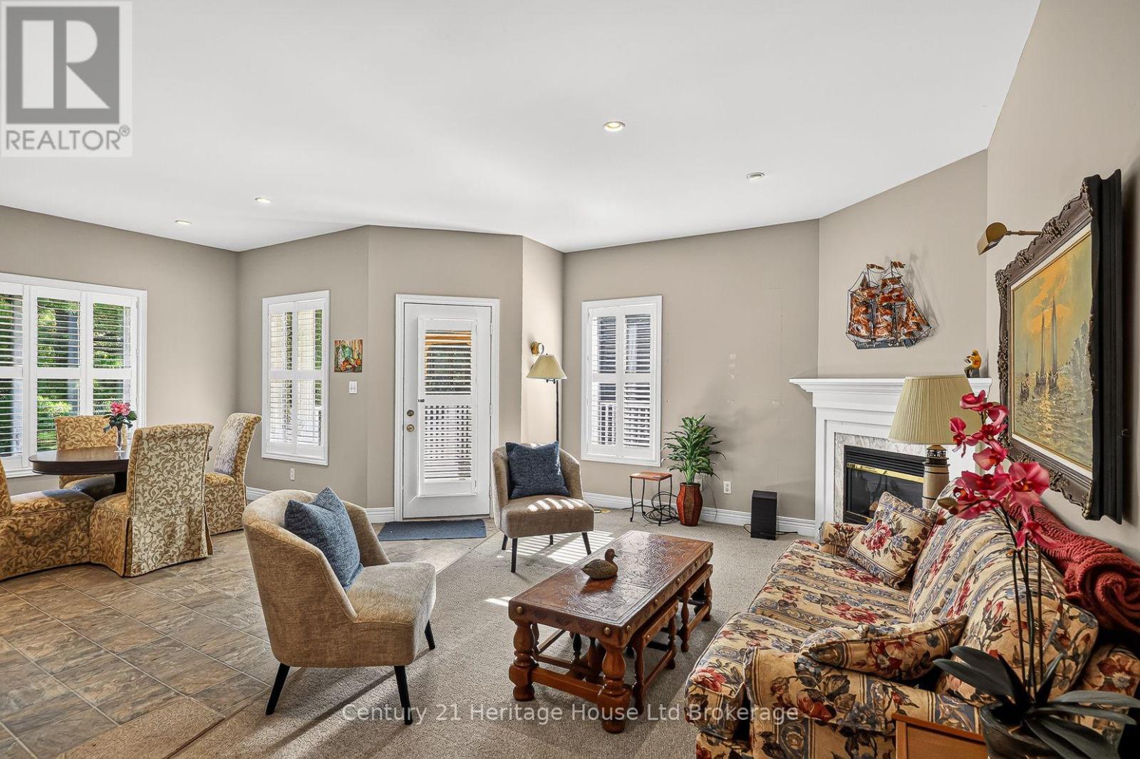 796 Springbank Avenue N Property Photo 20