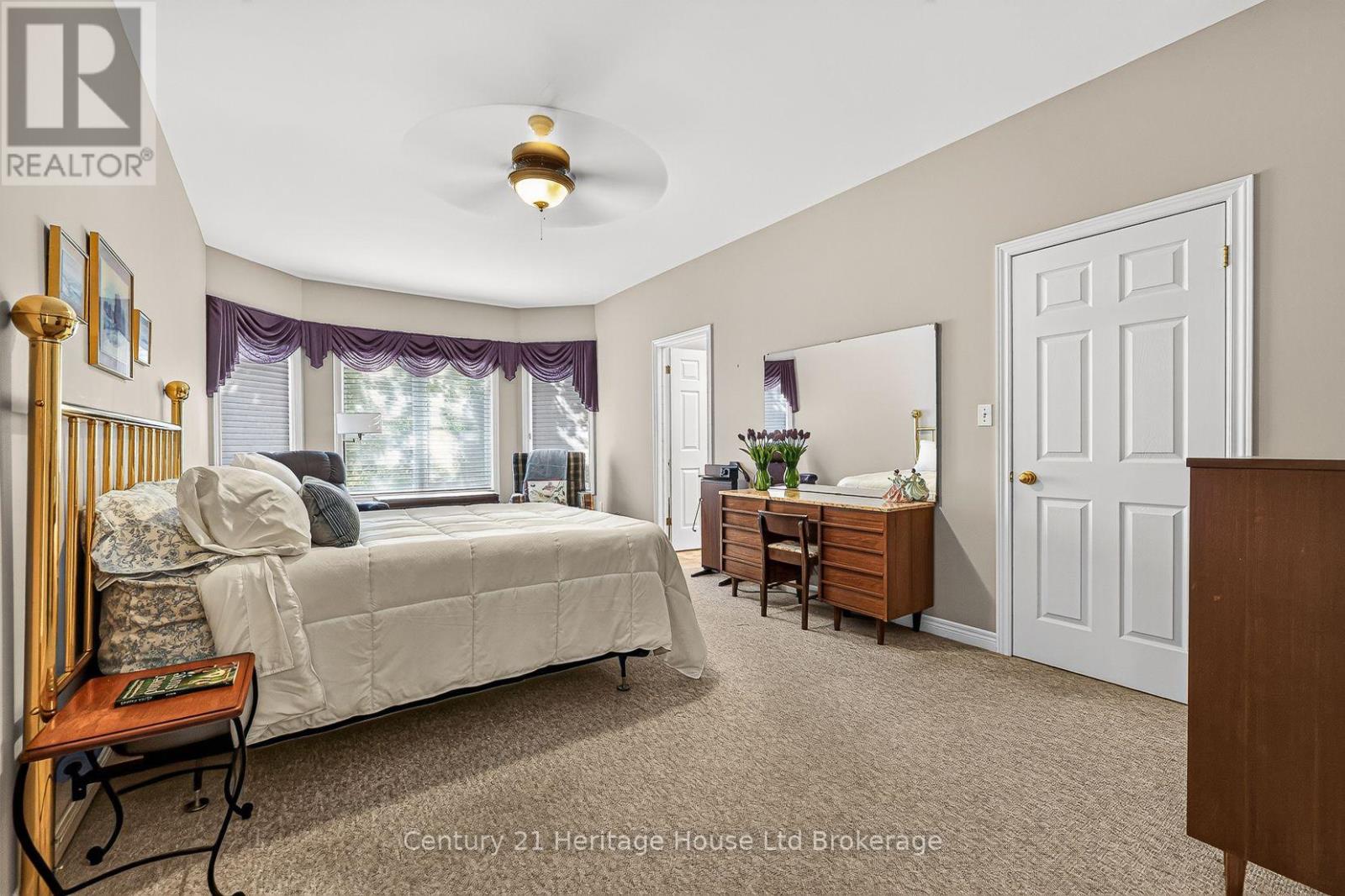 796 Springbank Avenue N Property Photo 21