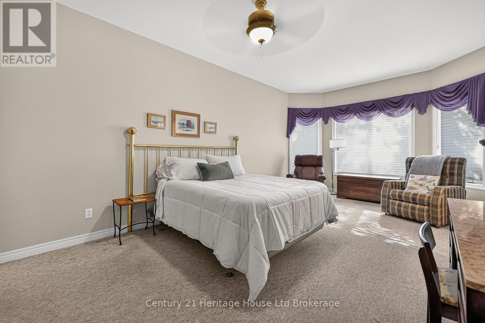 796 Springbank Avenue N Property Photo 22