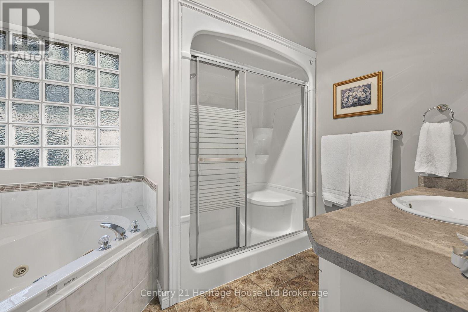 796 Springbank Avenue N Property Photo 23
