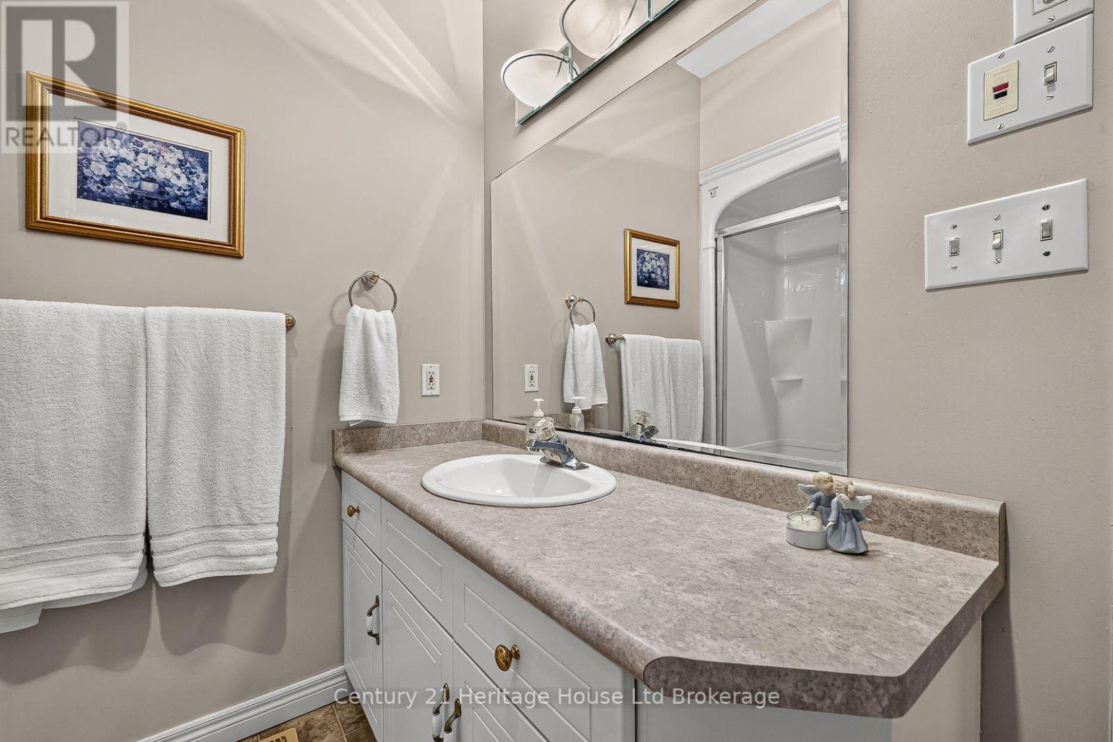 796 Springbank Avenue N Property Photo 25