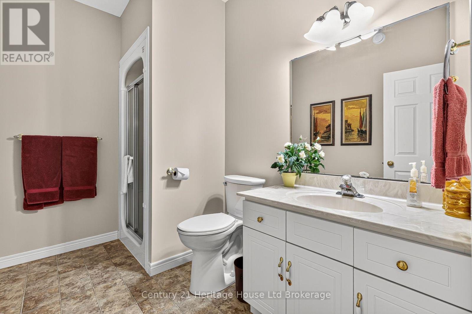 796 Springbank Avenue N Property Photo 27