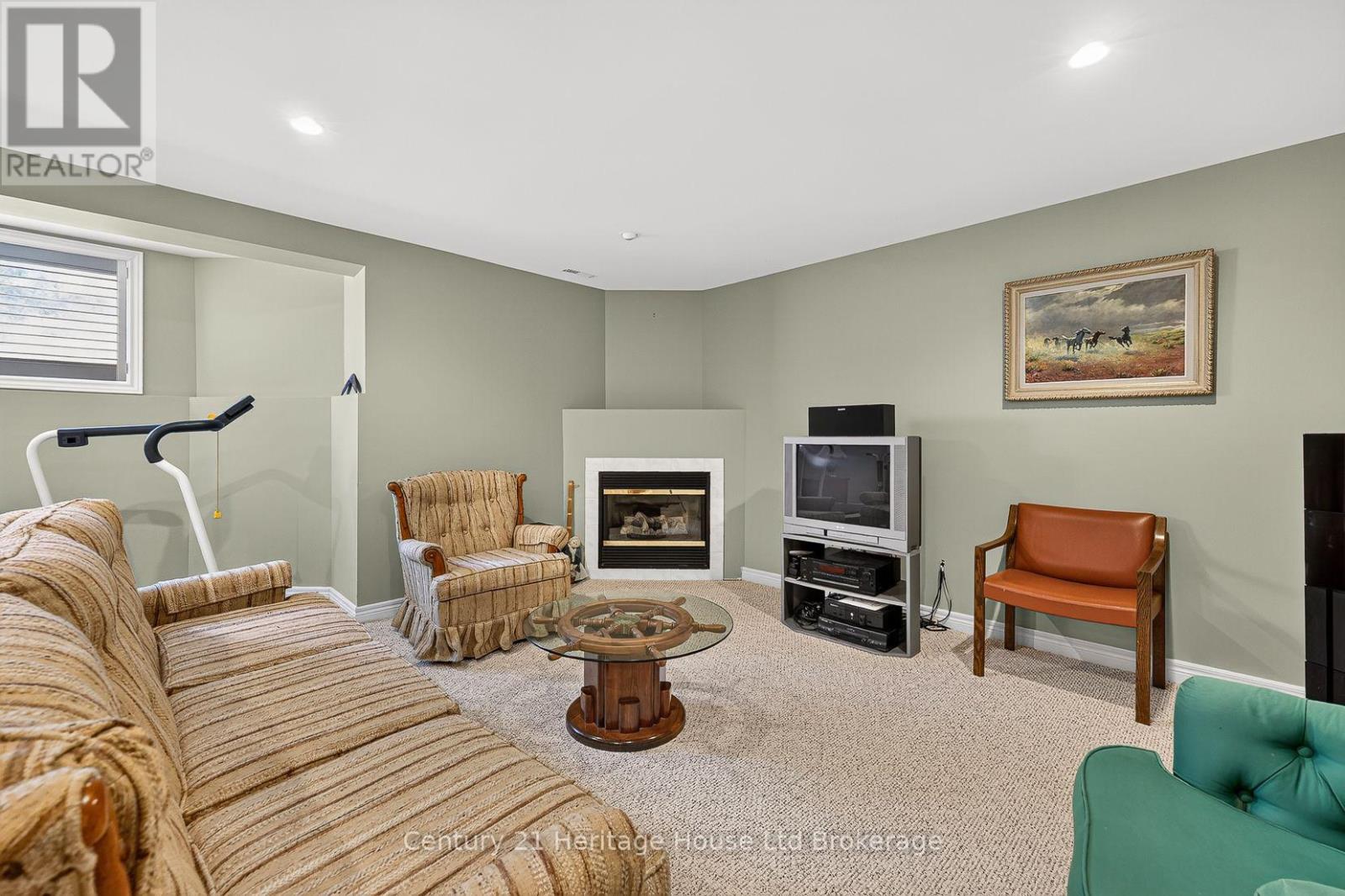 796 Springbank Avenue N Property Photo 31