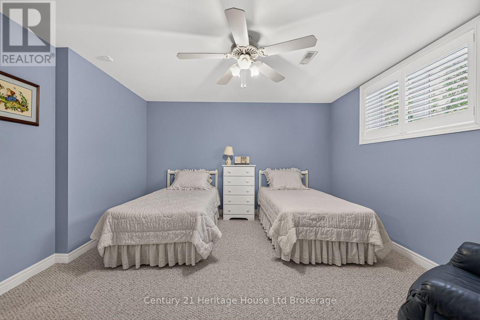 796 Springbank Avenue N Property Photo 33