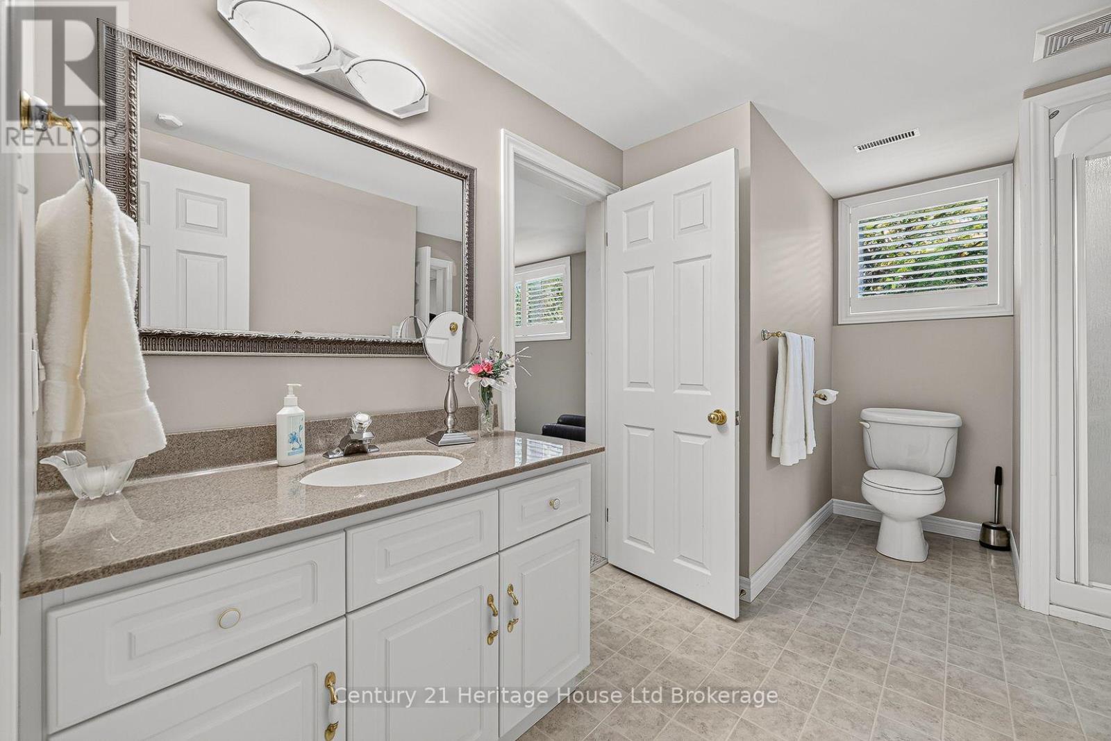 796 Springbank Avenue N Property Photo 35