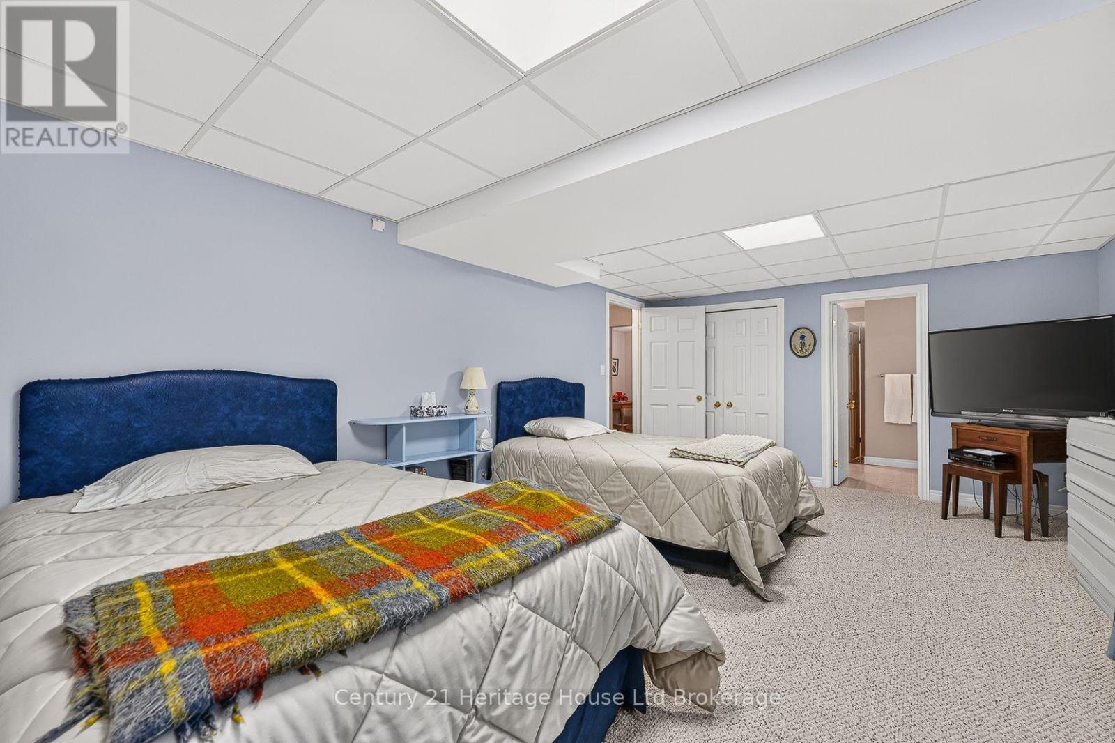 796 Springbank Avenue N Property Photo 38