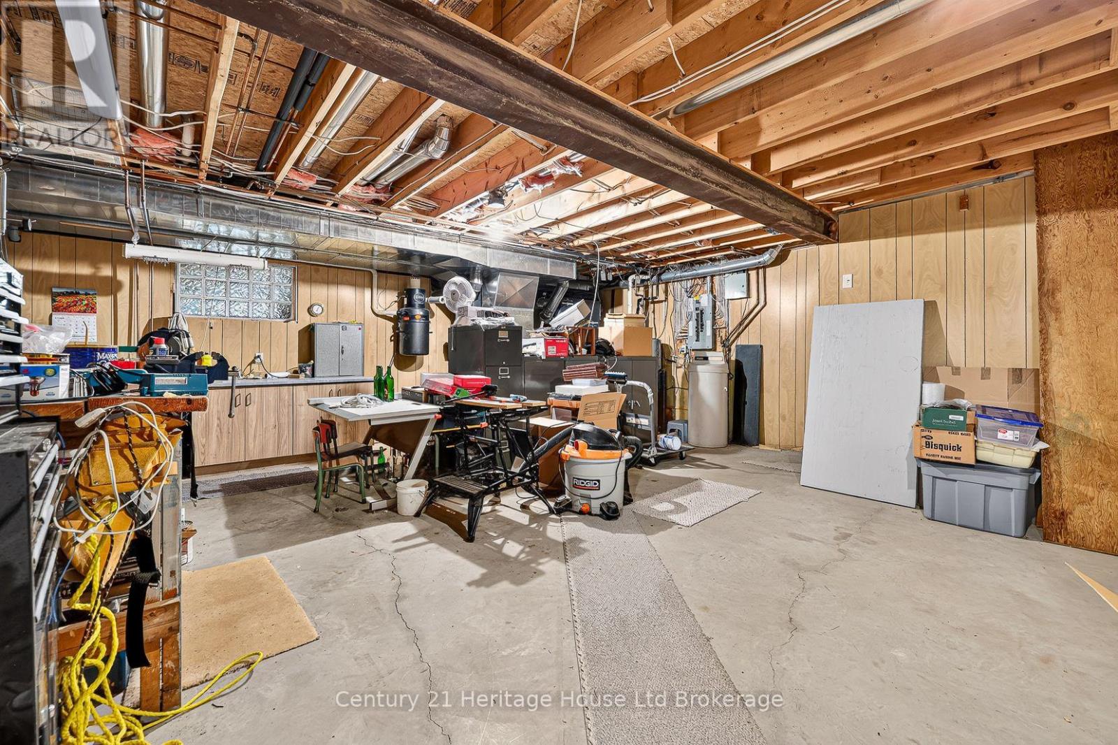 796 Springbank Avenue N Property Photo 39