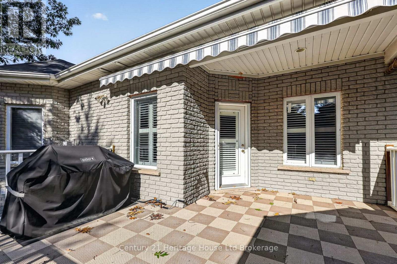 796 Springbank Avenue N Property Photo 40