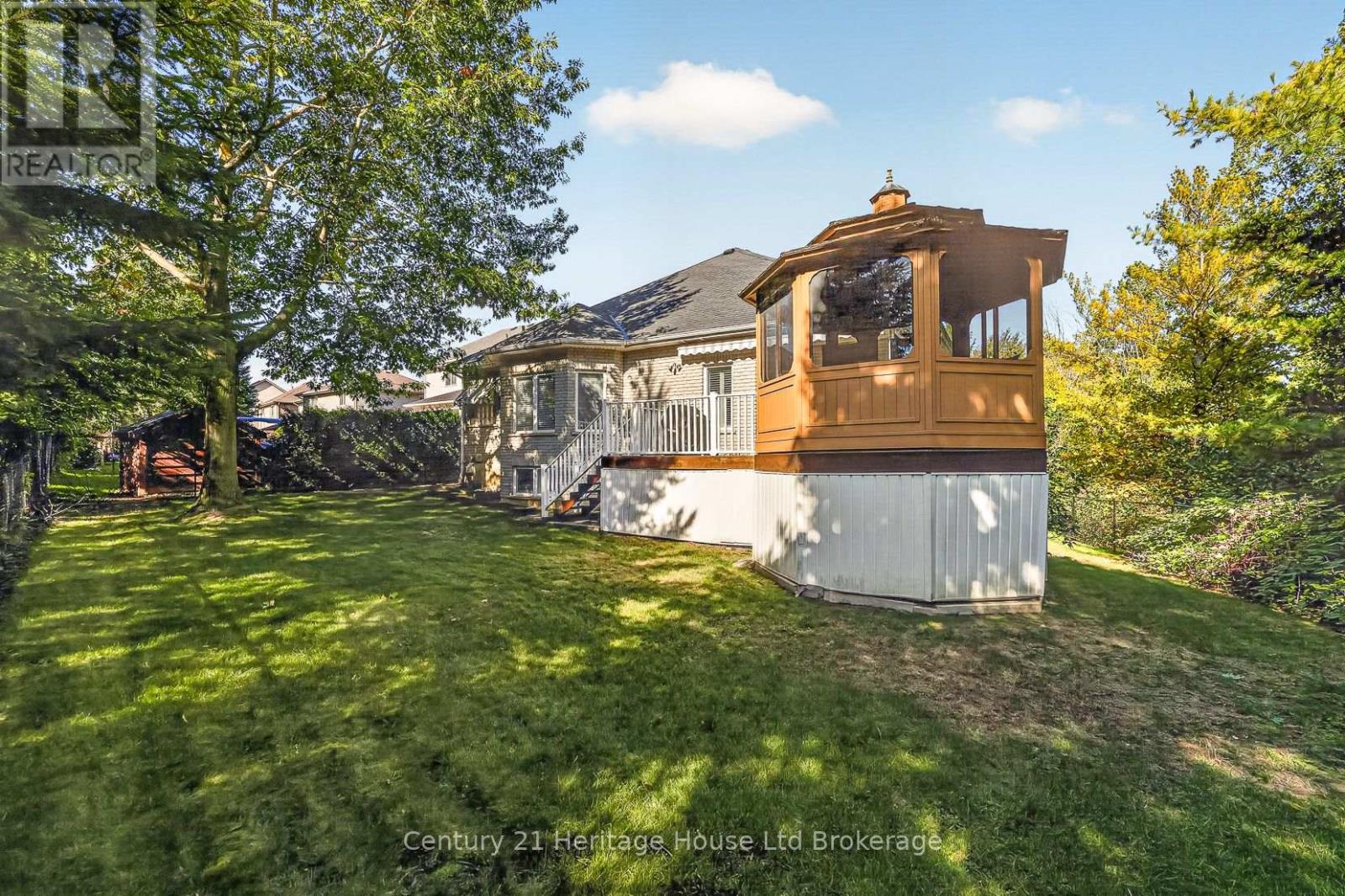 796 Springbank Avenue N Property Photo 43