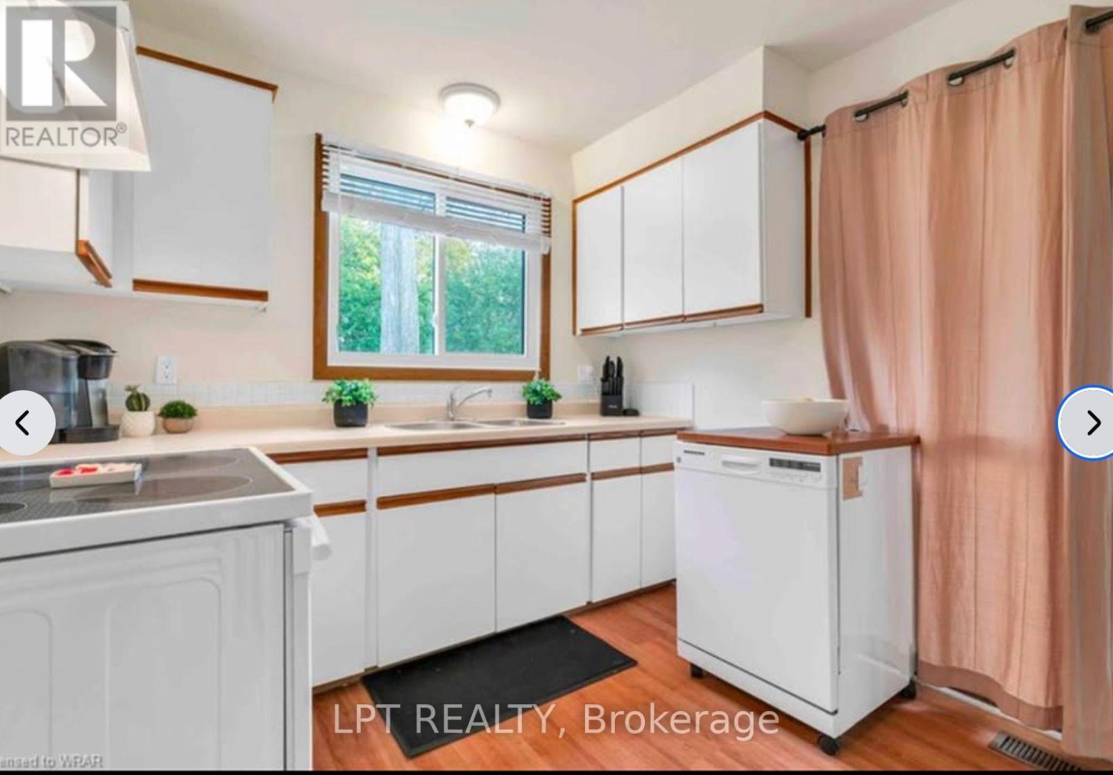 Upper - 240 Ingleside Place Property Photo 7