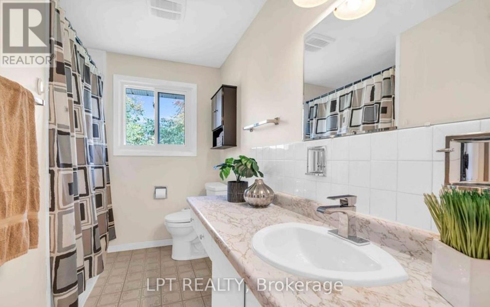Upper - 240 Ingleside Place Property Photo 11