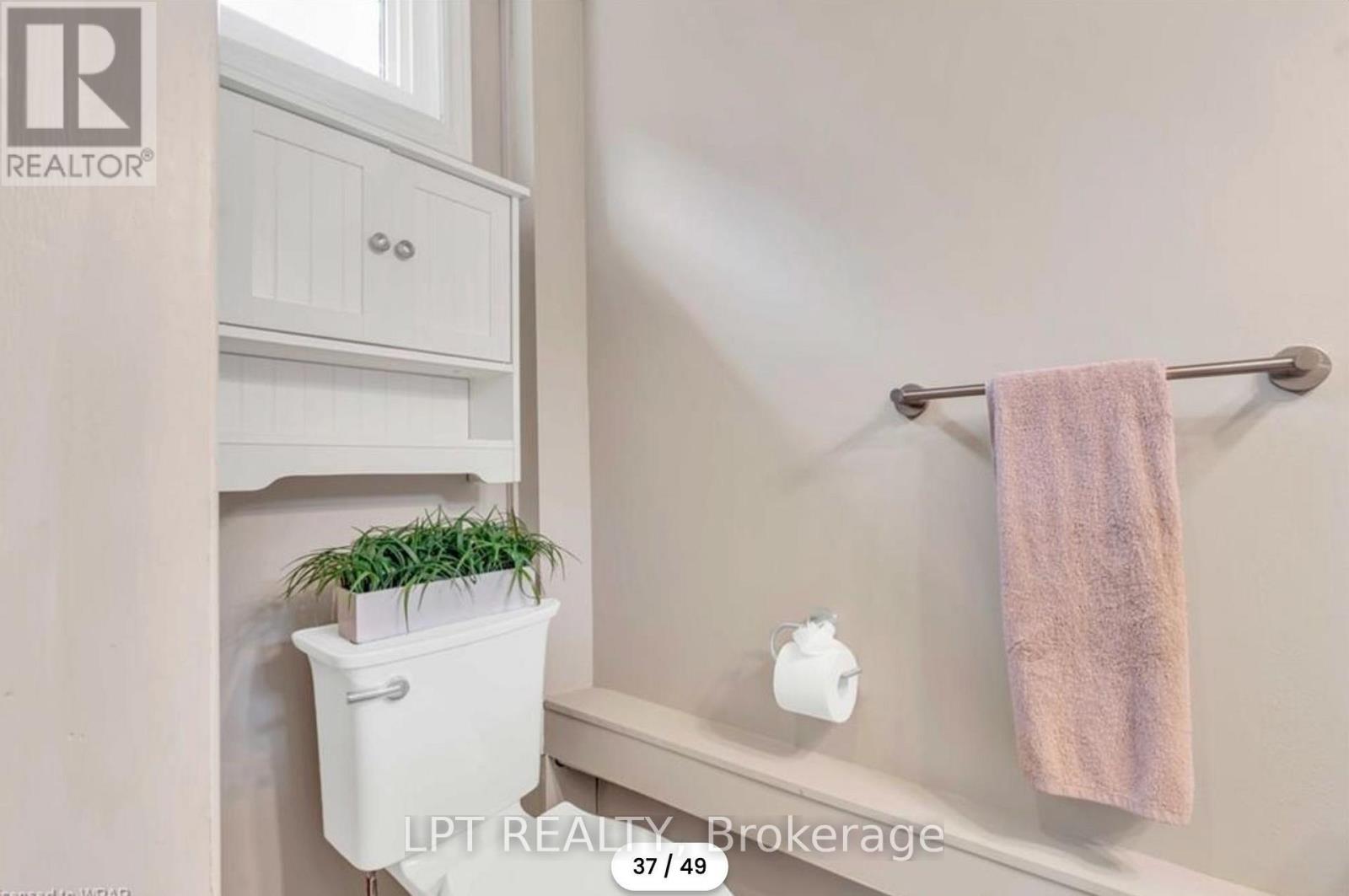 Upper - 240 Ingleside Place Property Photo 12