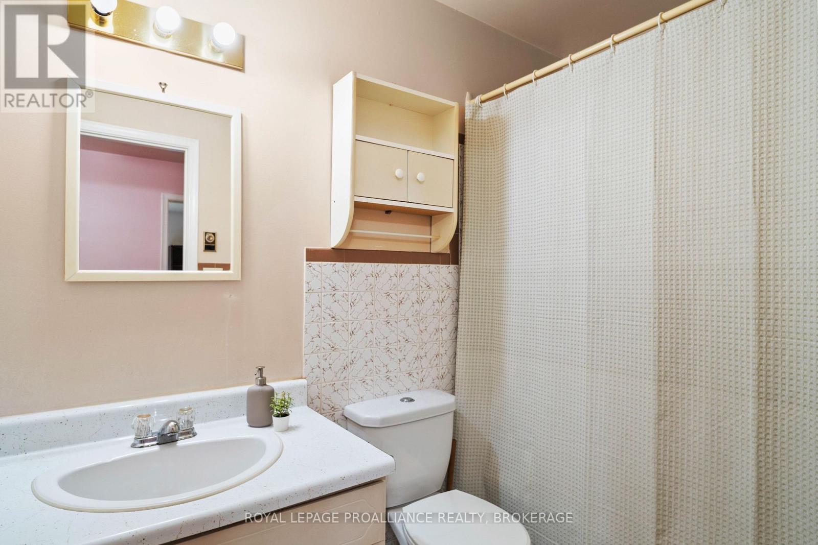 23 - 4427 Bath Road Property Photo 12