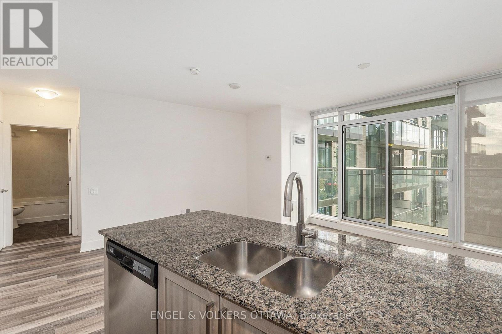 516 - 411 Mackay Street Property Photo 6