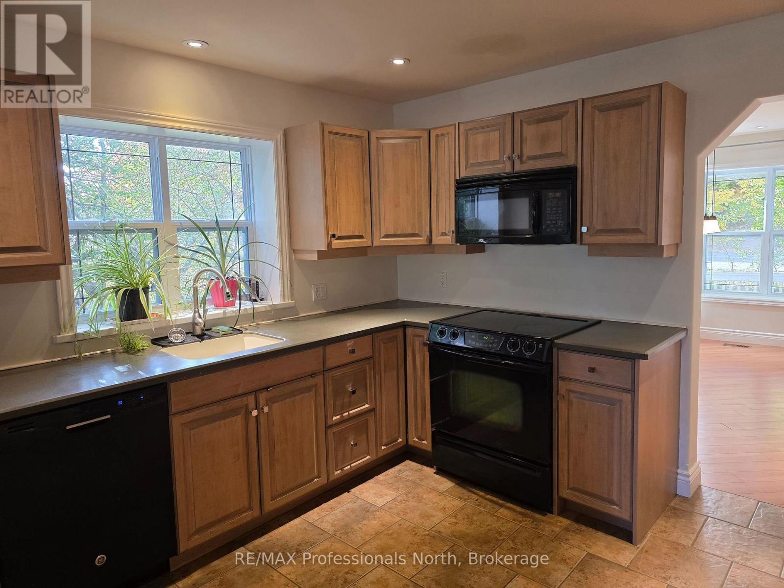 317 Falcon Road Property Photo 10