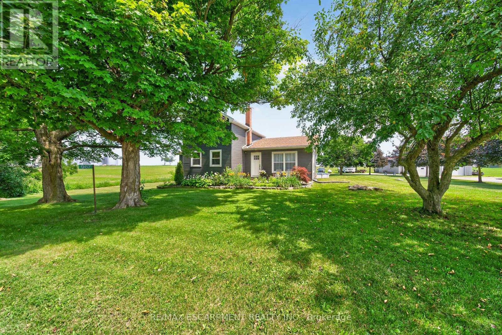 967 4th Line Property Photo 5