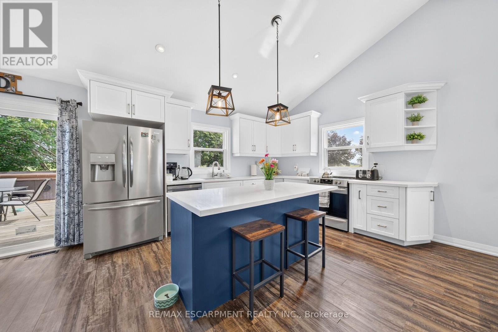 967 4th Line Property Photo 11