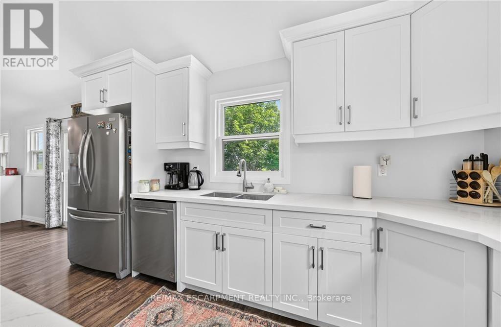 967 4th Line Property Photo 16