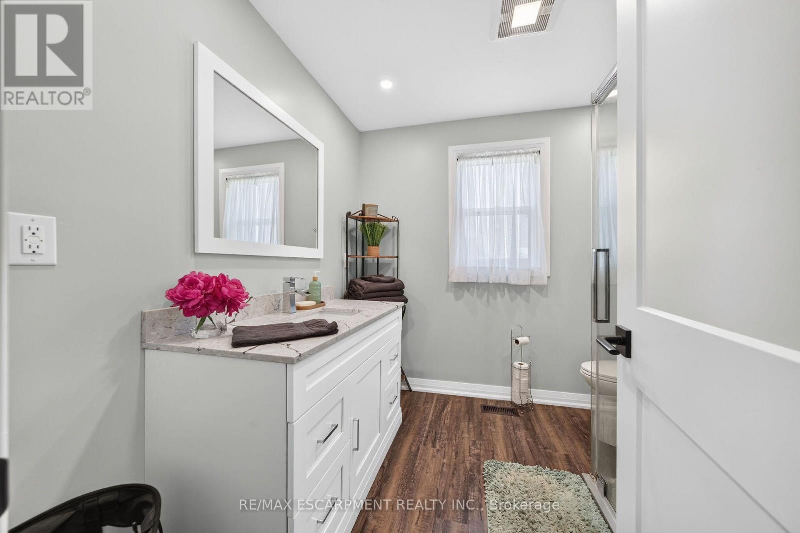 967 4th Line Property Photo 28