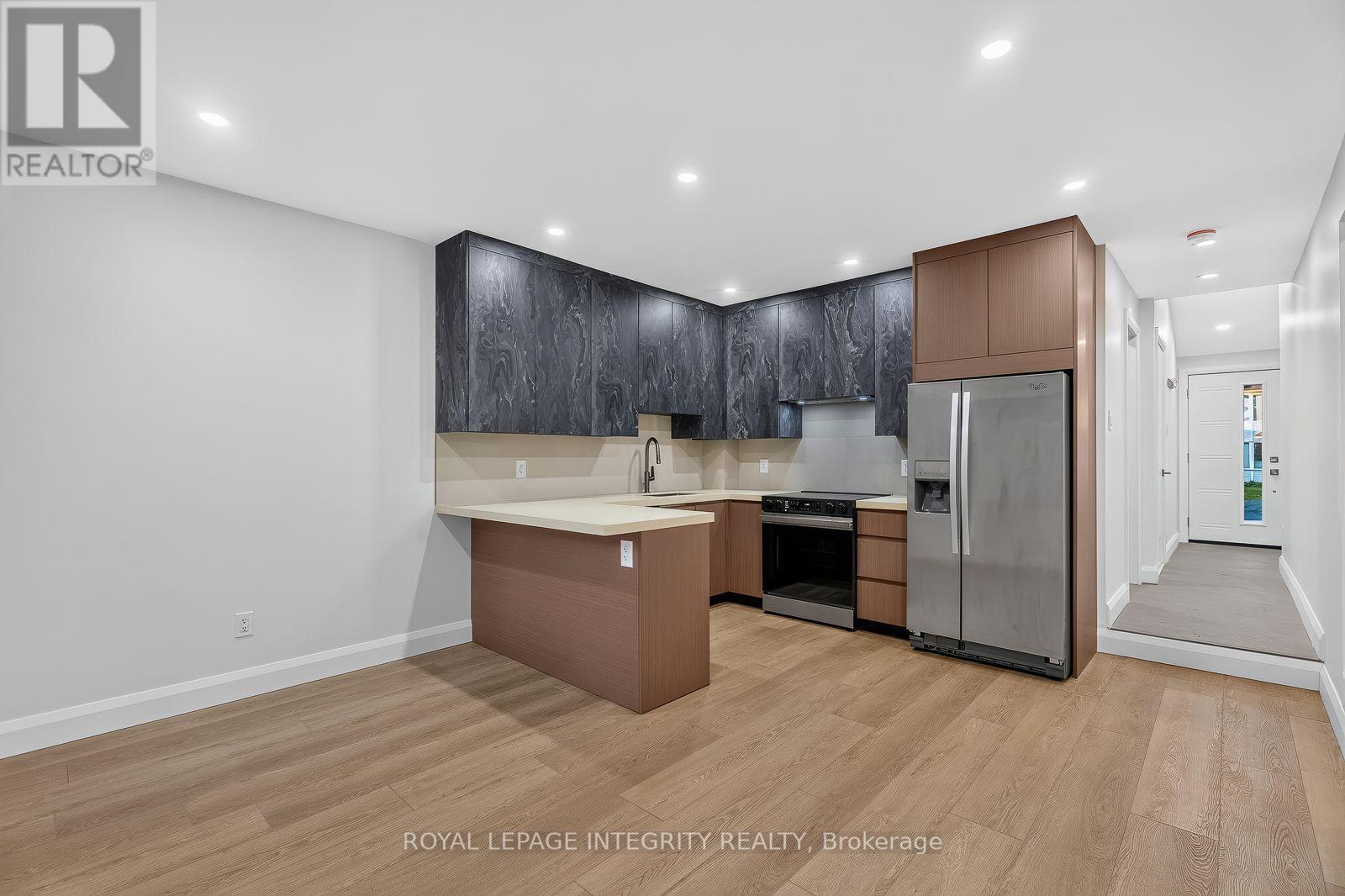 B - 775 Kingfisher Crescent Property Photo 11