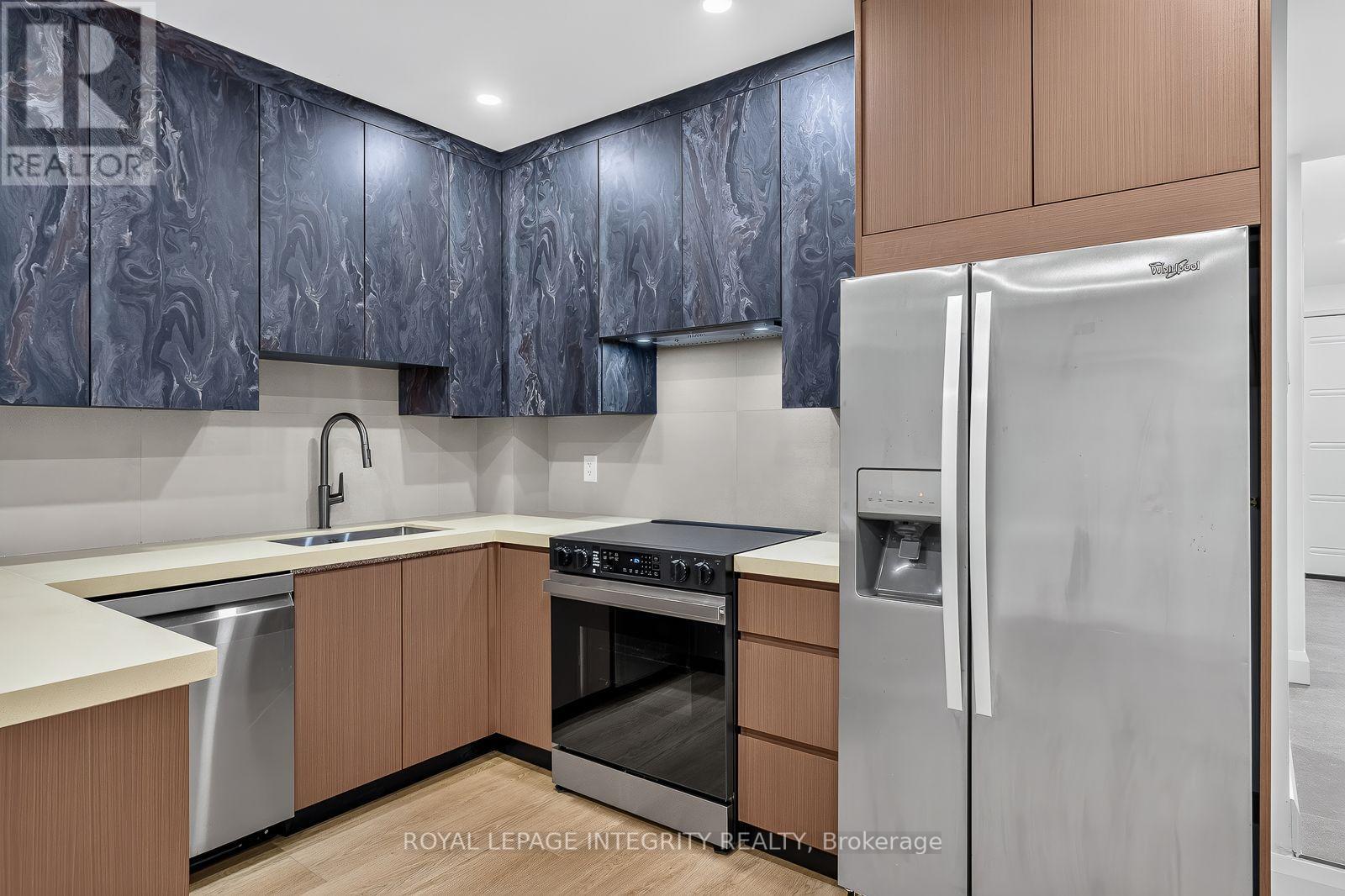 B - 775 Kingfisher Crescent Property Photo 15