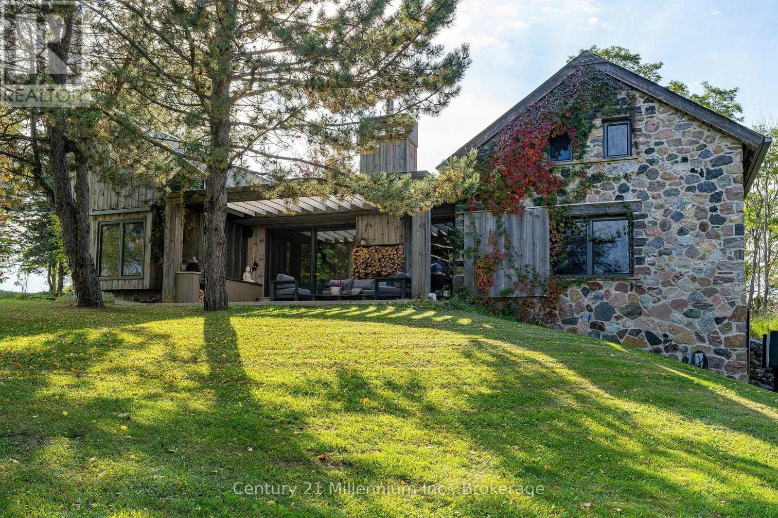 516557 7th Line Property Photo 3