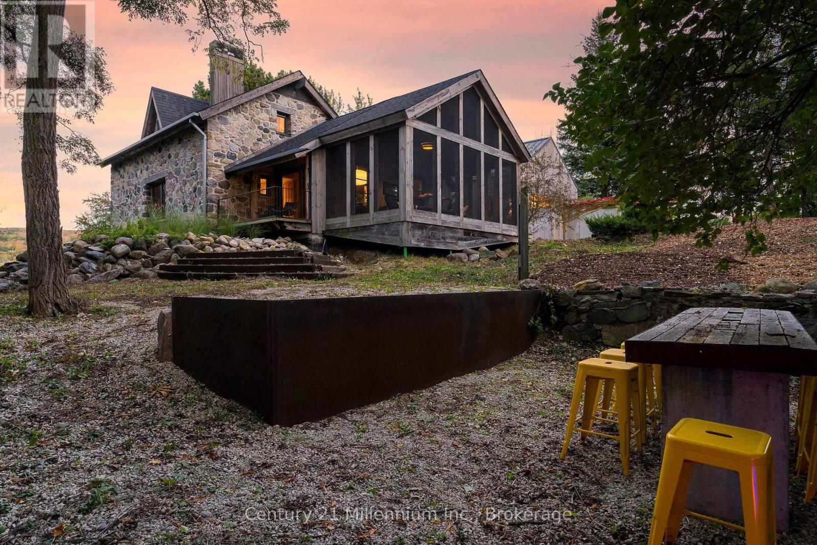 516557 7th Line Property Photo 4