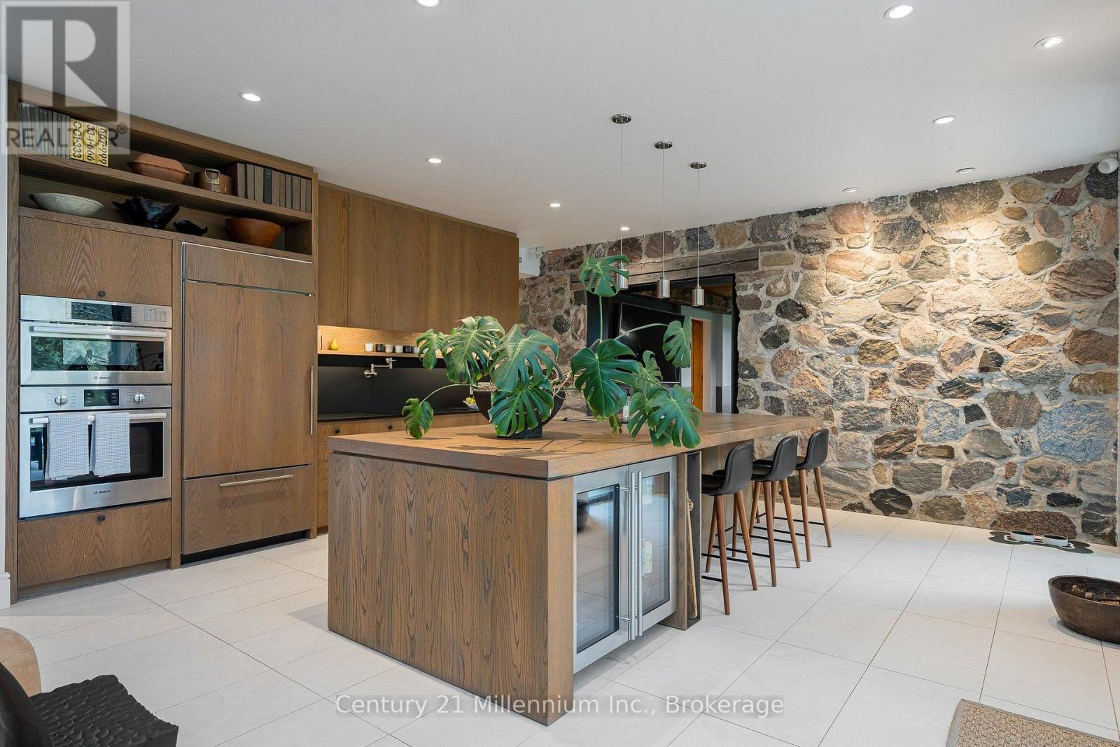 516557 7th Line Property Photo 9