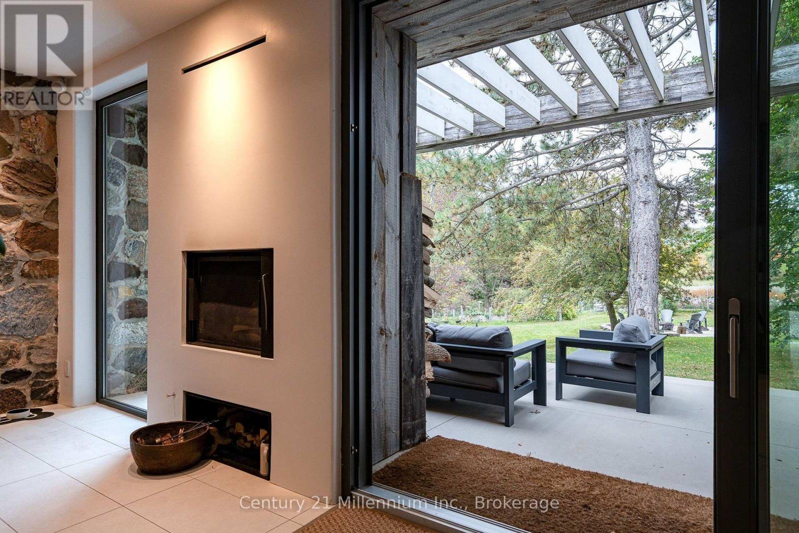 516557 7th Line Property Photo 11