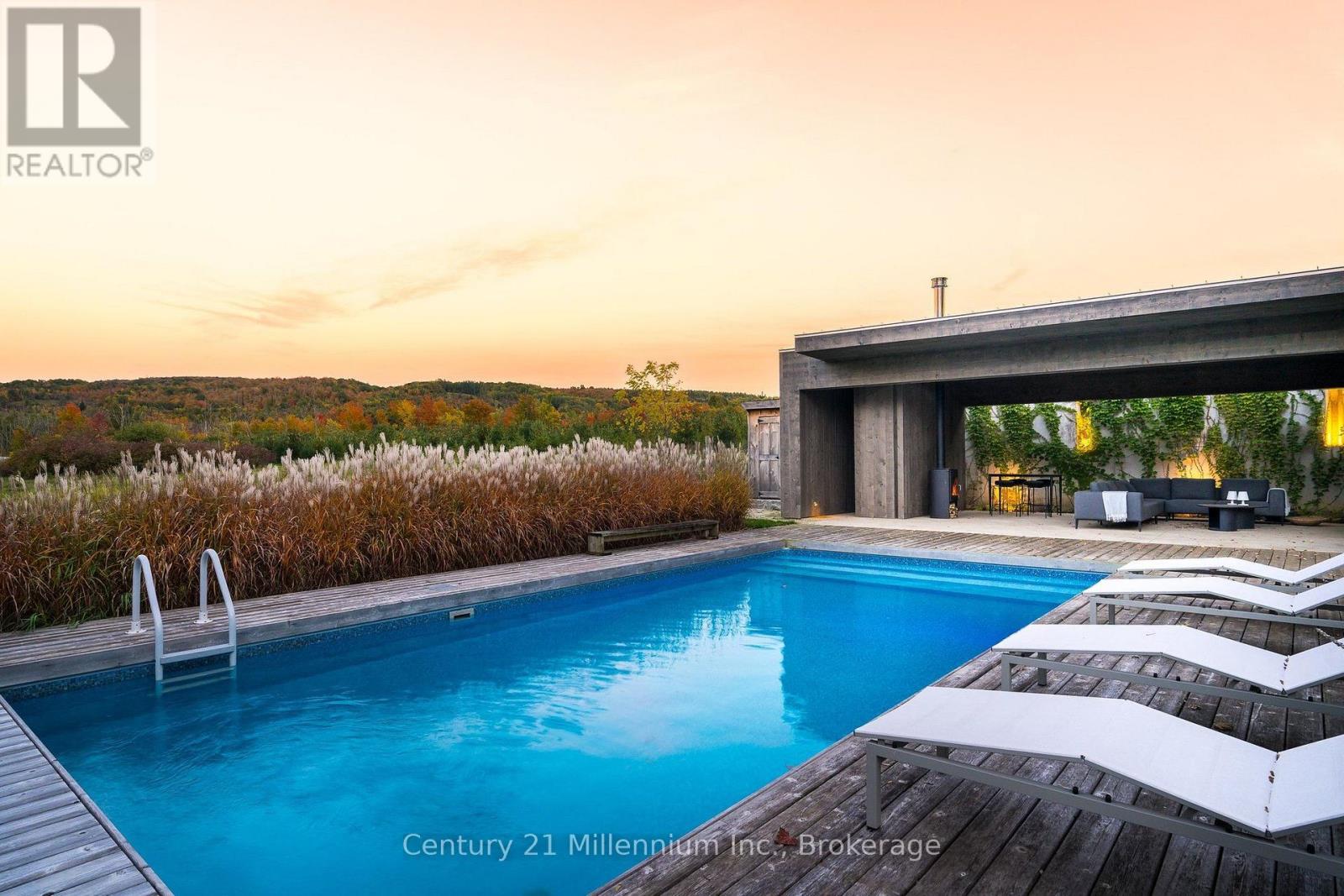 516557 7th Line Property Photo 38