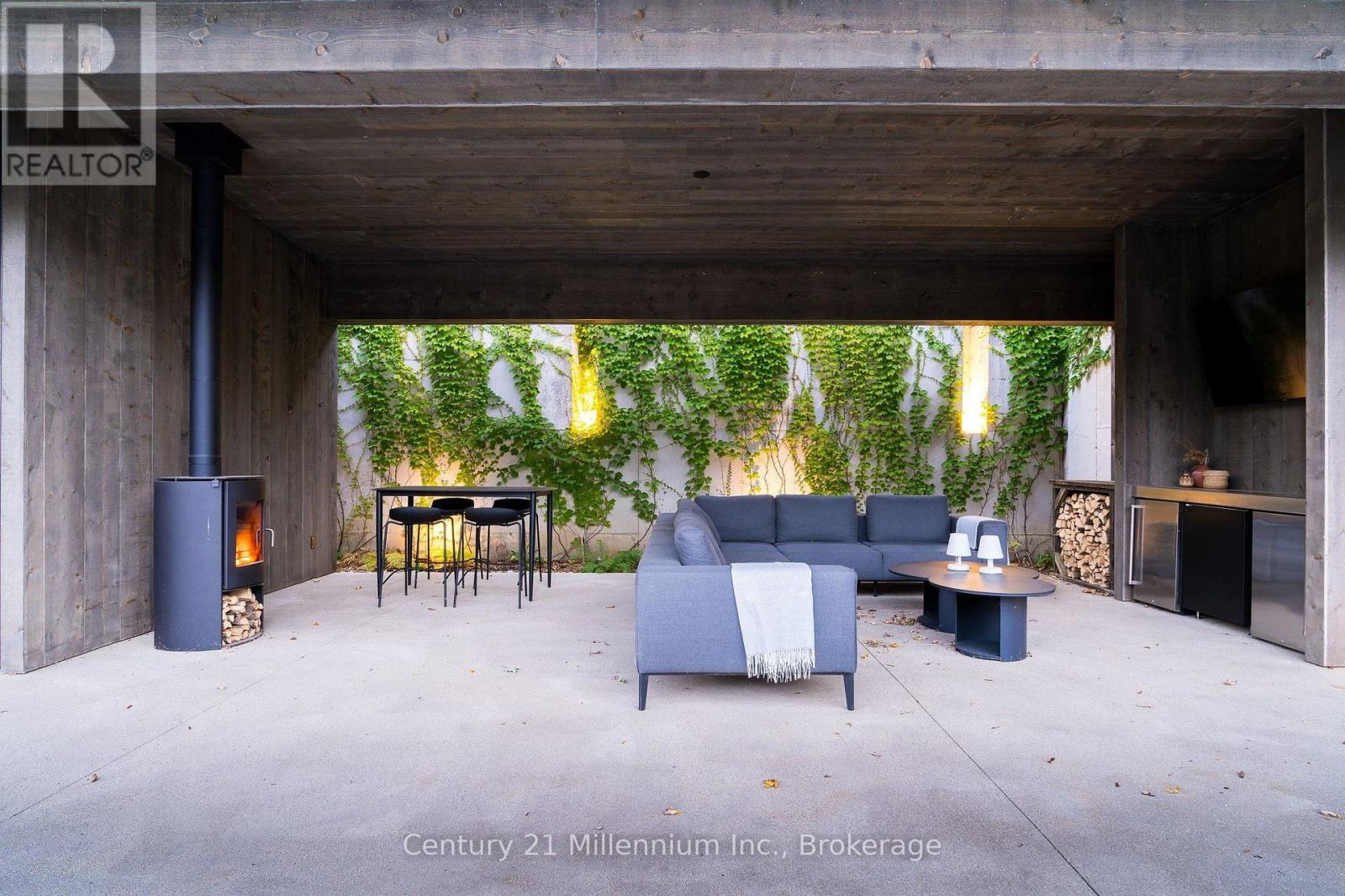 516557 7th Line Property Photo 39