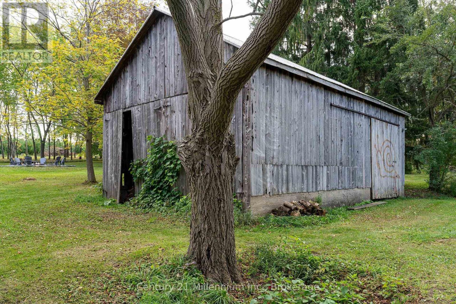 516557 7th Line Property Photo 46
