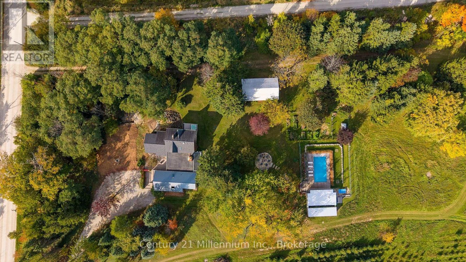 516557 7th Line Property Photo 50
