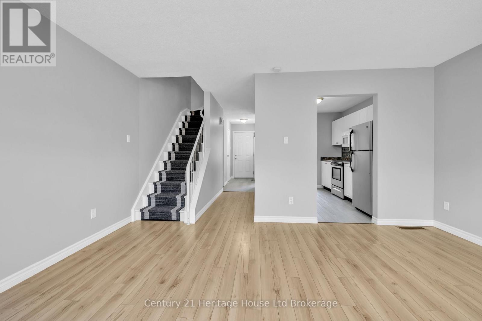 2 - 1135 Nellis Street Property Photo 4