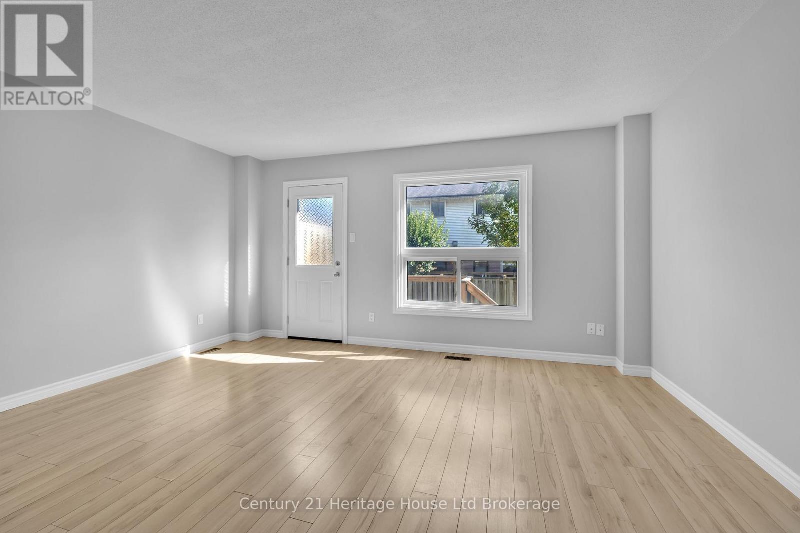 2 - 1135 Nellis Street Property Photo 5