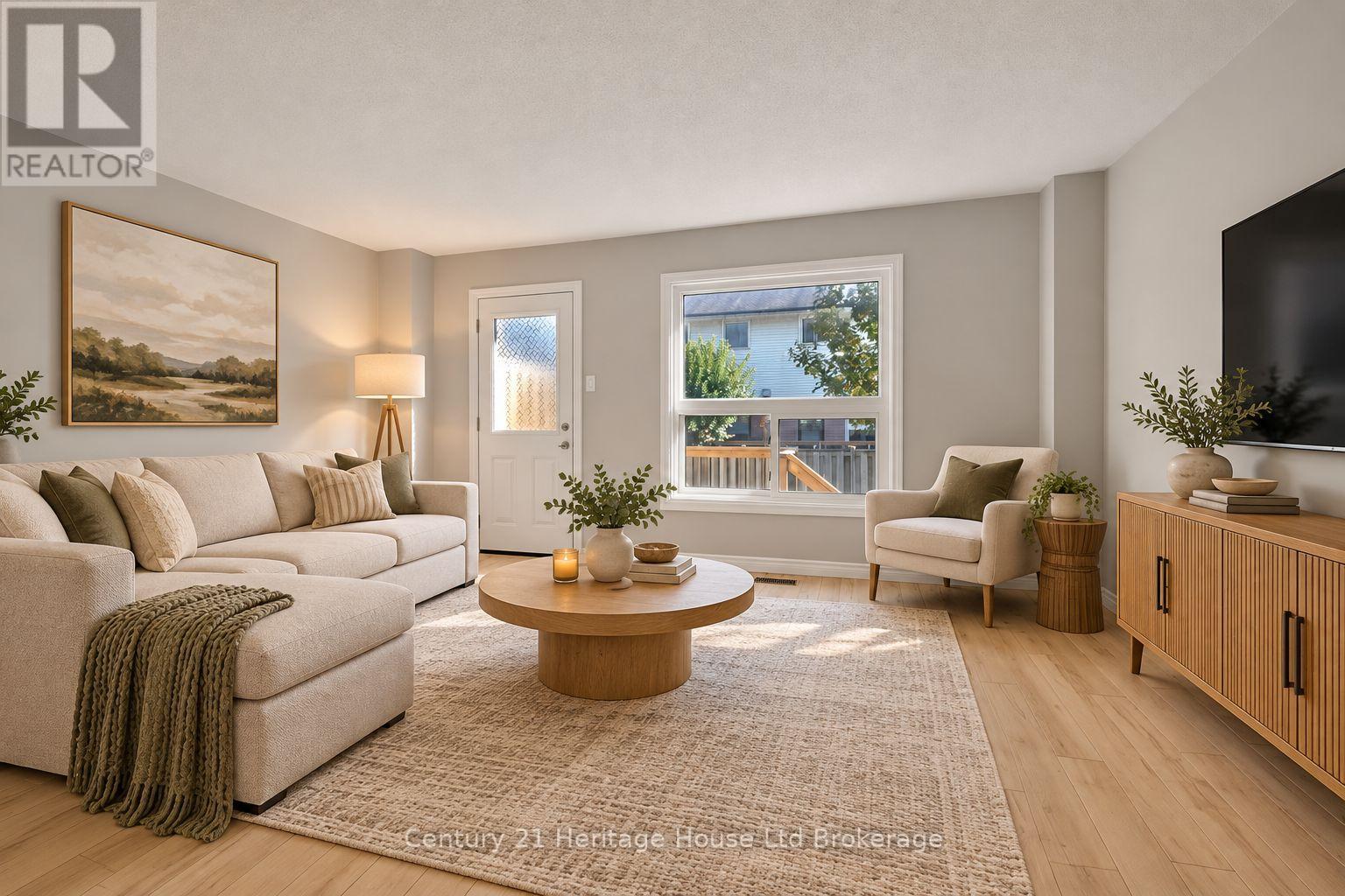 2 - 1135 Nellis Street Property Photo 6