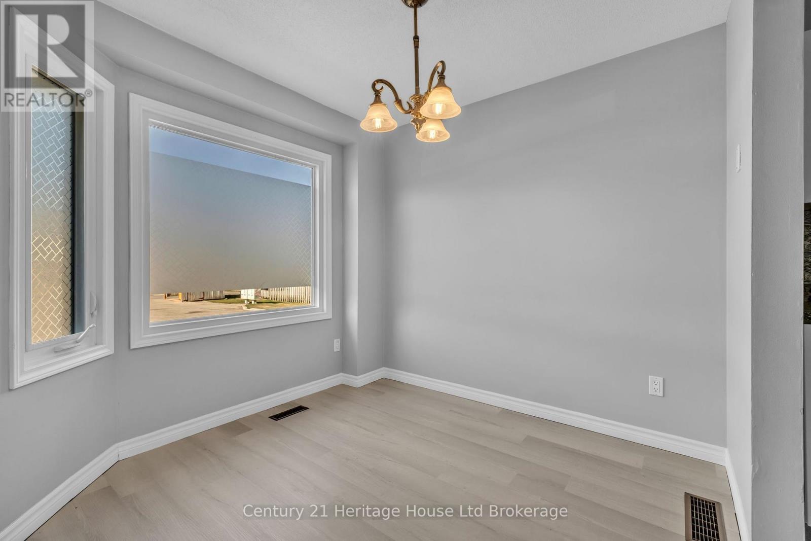 2 - 1135 Nellis Street Property Photo 7