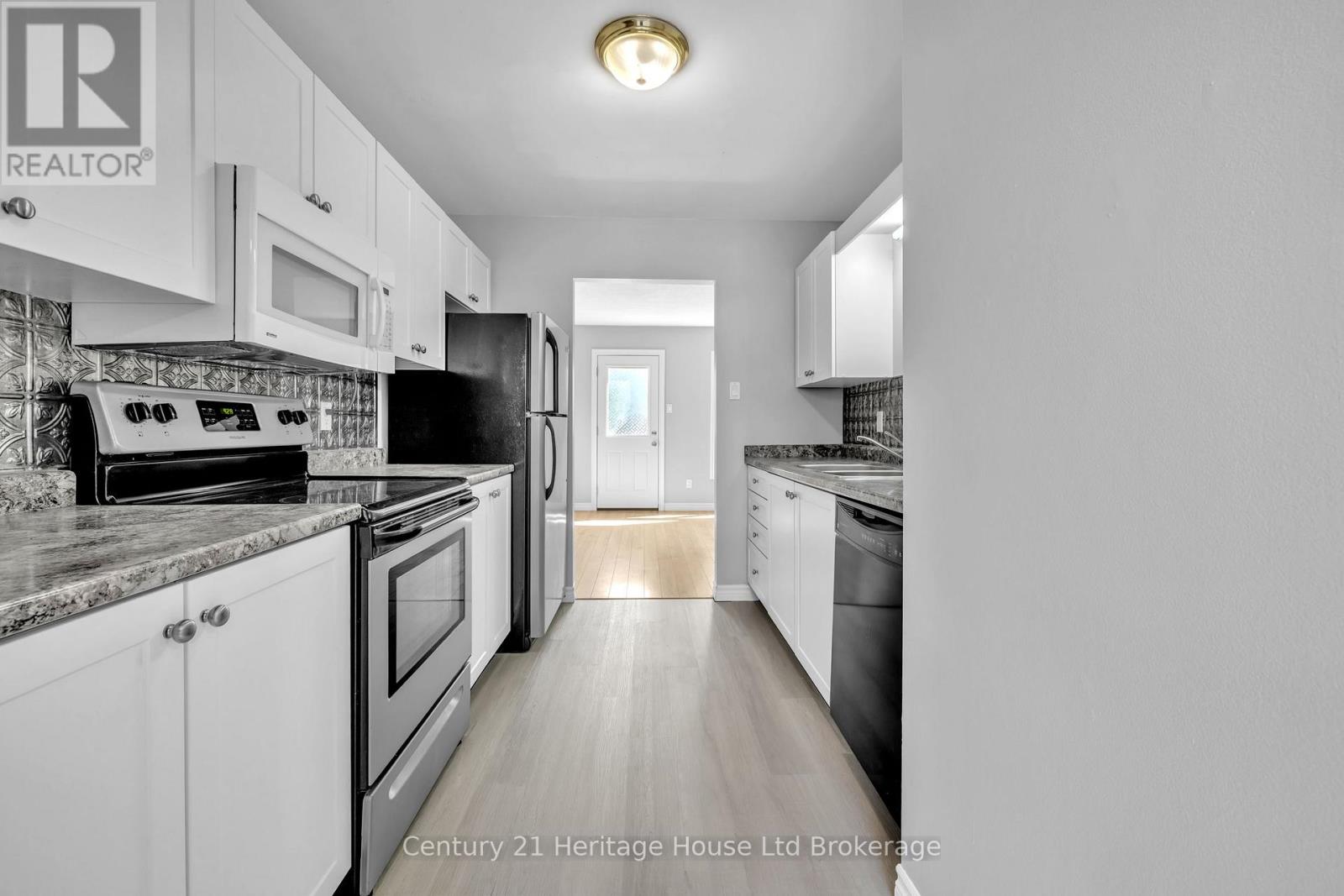 2 - 1135 Nellis Street Property Photo 10