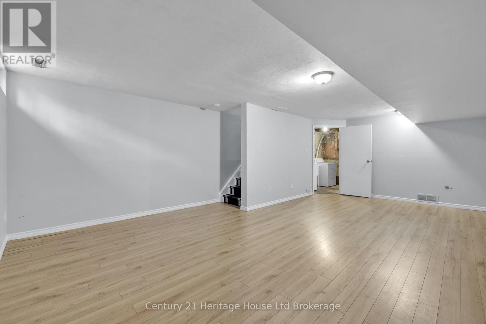 2 - 1135 Nellis Street Property Photo 21
