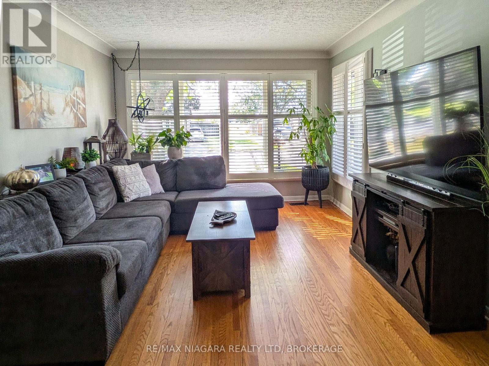8610 Furlong Avenue Property Photo 4