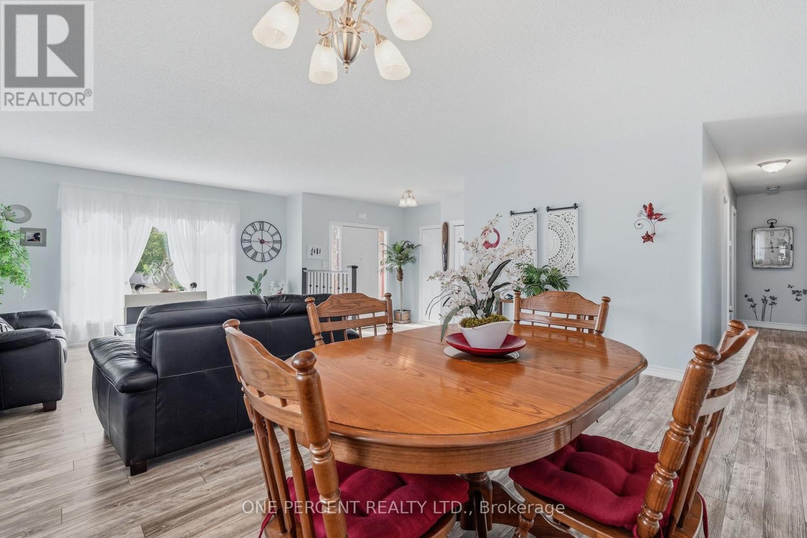 9 Country Club Road Property Photo 14
