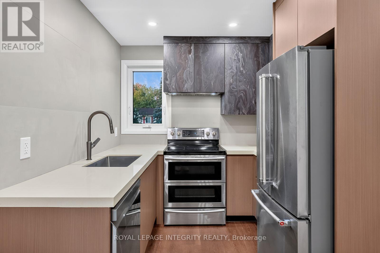 C - 775 Kingfisher Crescent Property Photo 12