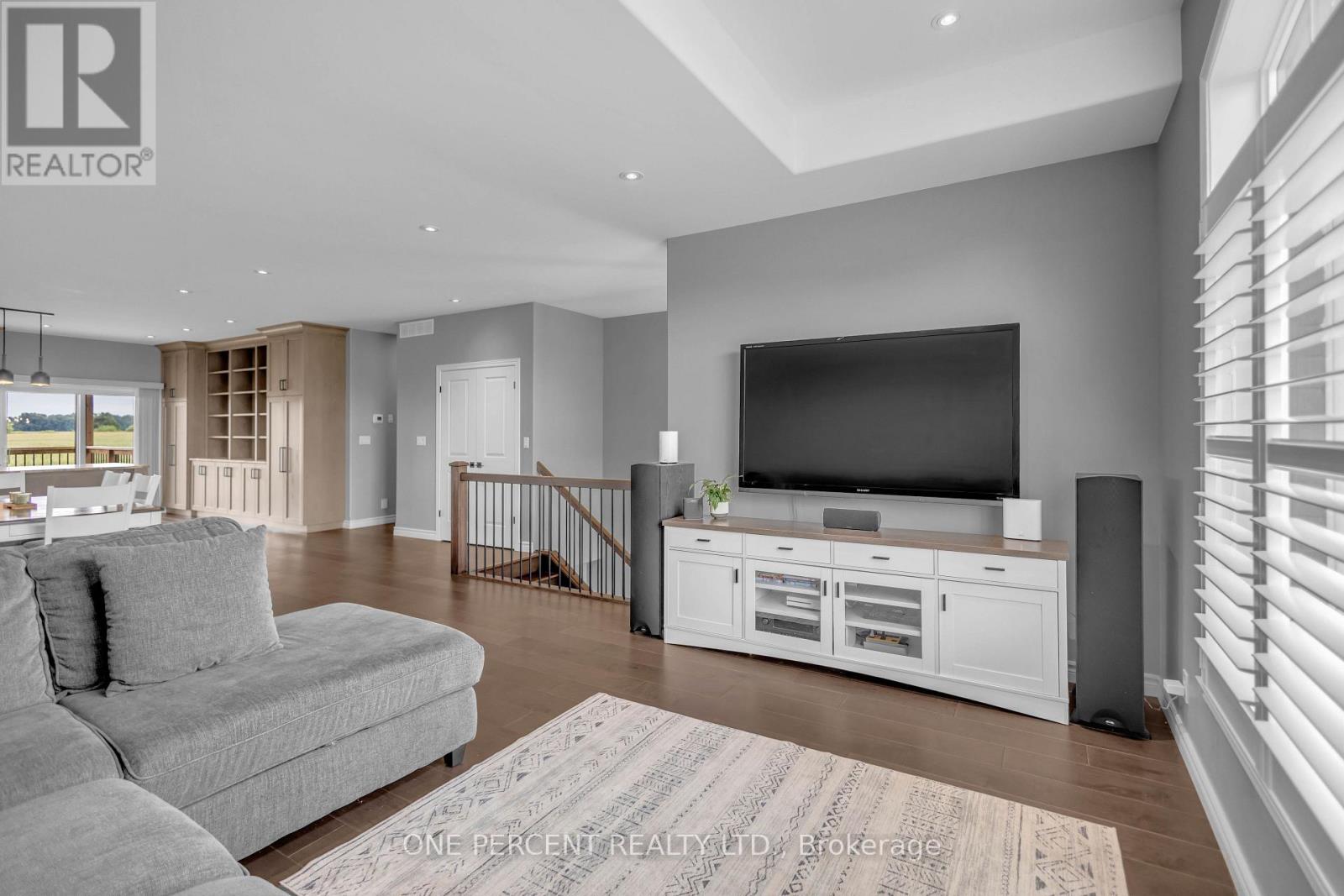 1410 Thompson Road E Property Photo 13