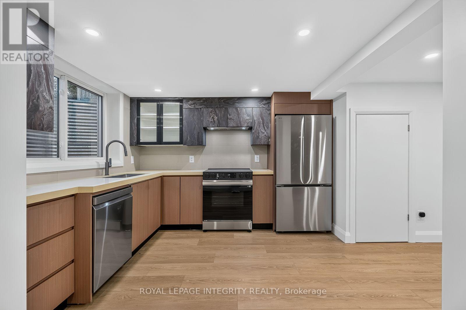 A - 775 Kingfisher Crescent Property Photo 11