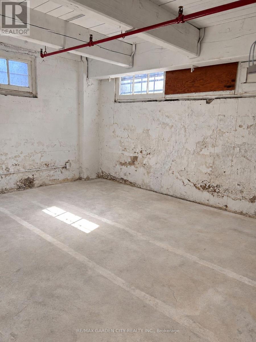 B7 - 468 Cumberland Avenue Property Photo 5